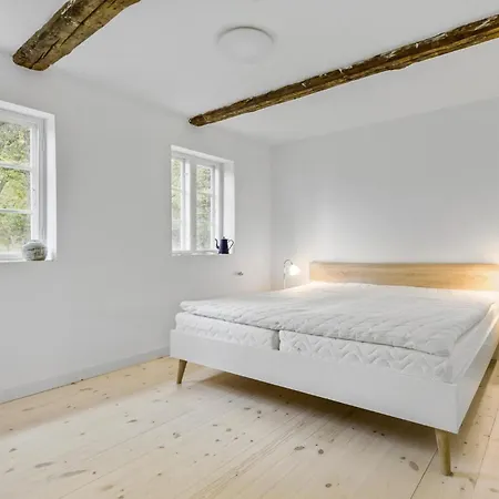 3 Bedroom Awesome In Apartment *