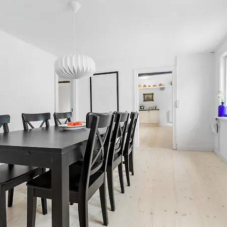 Apartment 3 Bedroom Awesome In