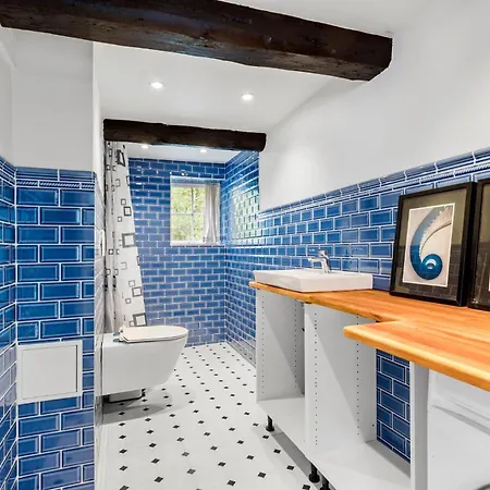 3 Bedroom Awesome In Apartment