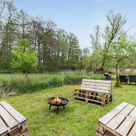 3 Bedroom Awesome In Apartment *